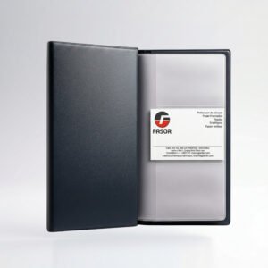 Tarjetero ejecutivo con compartimentos internos para organizar y proteger tarjetas de presentación y contactos empresariales.