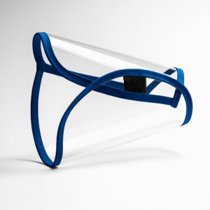 Protector de mangas en vinilo transparente con borde azul diseñado para proteger brazos y ropa en entornos industriales y de trabajo.